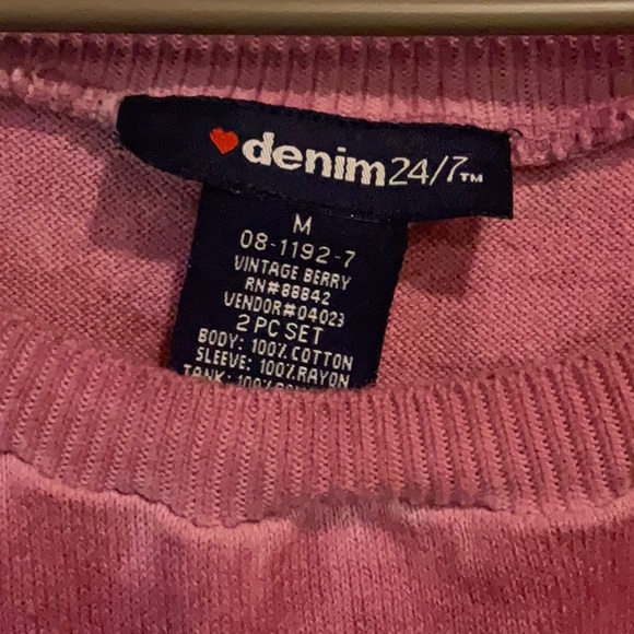 Distressed Women’s Medium Top sz Med. - Picture 2 of 6